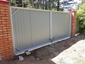 Распашные ворота с ручным управлением - пример 1 фото в Лабинске