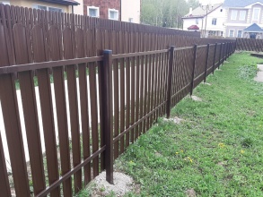 Забор из евроштакетника с утрамбовкой щебнем 70 метров фото в Лабинске