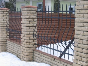 Сварные заборы с кирпичными столбами 12 соток фото стоимость под ключ