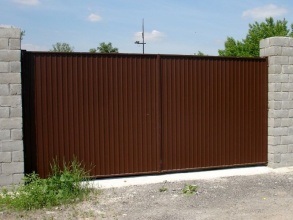 ворота распашные с ручным управлением - пример 11 фото в Лабинске