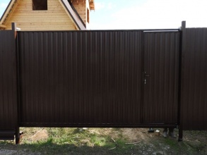 Ворота из профнастила откатные - пример 11 фото в Лабинске