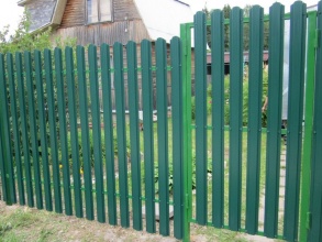 Забор из евроштакетника с утрамбовкой щебнем 10 соток фото стоимость под ключ