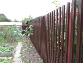 Забор из евроштакетника с забивными столбами 86 метров фото в Лабинске