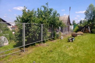 Забор из сетки рабицы в натяг секционный 80 метров фото в Лабинске